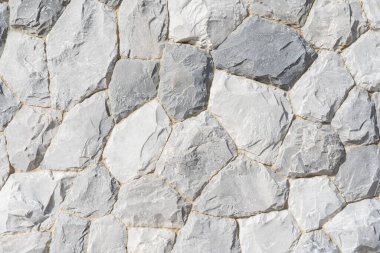 Tamamen doğal taştan bir duvar. Kaya arkaplan dokusu, duvar arkaplanı, taş, soyut. Gri taşlardan yapılmış güzel bir taş duvar..