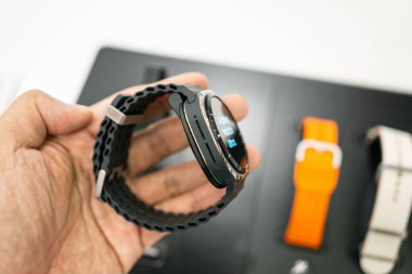 Bangkok Tayland 11 Temmuz 2024: The New Samsung Galaxy Watch 7 Ultra. Dükkandaki müşteriler için gösteri..