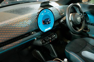 Bangkok Tayland AUG 22 2024: Yeni ELECTRIC MINI ACEMAN 'ın içi. Mini aceman 2024 elektrikli araç modern iç mekan..