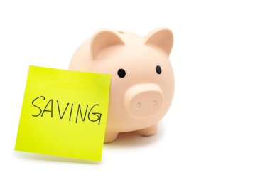 Piggy Bank ile yapışkan nota mesaj kaydediyorum. Para tasarrufu konsepti. Bütçe planlamak ve gelecek için para biriktirmek. Uzayı kopyala Beyaz arka planda izole edilmiş. Mali Planlama.