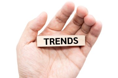 Metin TRENDS tahta bloğu hazır ve kırpma yolu beyaz arkaplanda izole. pazarlama izleme, iş planlaması.