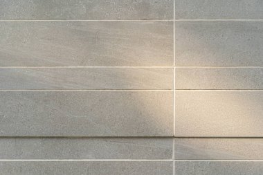 Arka plan için fayans duvarı, güneş ışığıyla mermer döşeme deseni, iç mimari için. metin için boşluk kopyala.