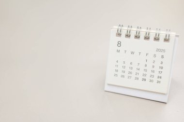 2025 AĞUSTOS geçmişi için basit masa takvimi. Takvim konsepti kopyalama alanı. 2025 AUG takvimi. En küçük takvim AUG.