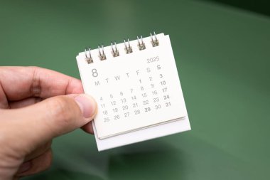 2025 AĞUSTOS geçmişi için küçük bir takvim tutuyorum. 2025 AUG takvimi ile takvim kavramı.