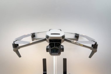 Sergide DJI Mavic 3 Pro sergileniyor.