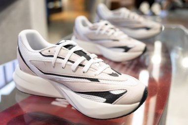 Bangkok Tayland APR 10 2025: Adidas Light Blaze. Adidas spor ve moda markası.