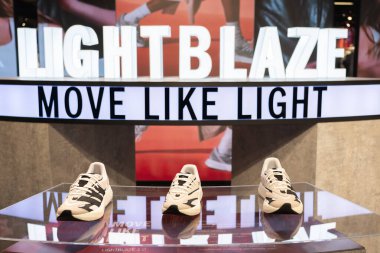 Bangkok Tayland APR 10 2025: Adidas Light Blaze. Adidas spor ve moda markası.