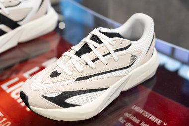 Bangkok Tayland APR 10 2025: Adidas Light Blaze. Adidas spor ve moda markası.