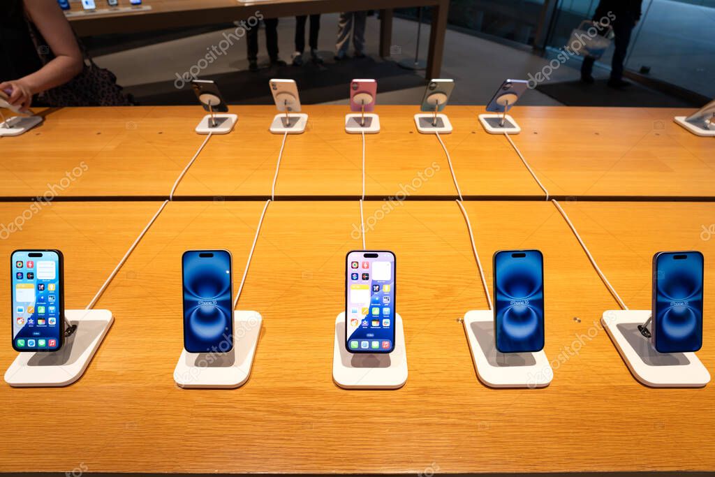 IPhone 16 Series. Comparing and testing the new iPhone 16 as well as iPhone 16 Pro max, Pro, Plus and iPhone 16 in a Store.
