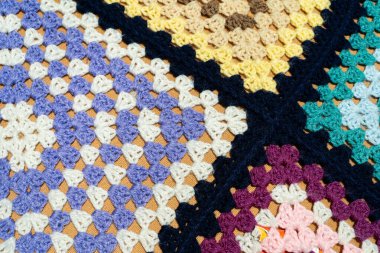 El Yapımı ve Tekstil Arkaplanı için Renkli Örgü Örgü Granny Meydanı Örtüsü Deseni