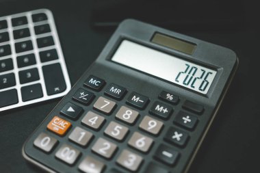 2026 mali durumu için hesap ve hava durumu. Para, bütçe, vergi, yatırım, mali ve tasarruflar. 2026 sayılı hesap makinesi.