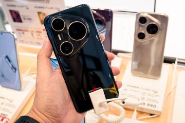 Huawei Pura 80 Ultra telefonu..