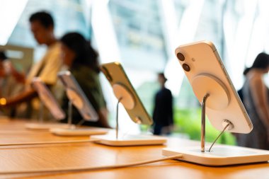 Presentation of the new Apple iPhone 17 inside an Apple store Central World. Show many color of iPhone 17 series