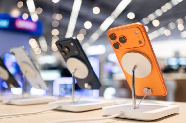 Apple launch new smartphone iPhone 17 Series. Comparing and testing the new iPhone 17 as well as iPhone 17 Pro max and 17 Pro in a Store.