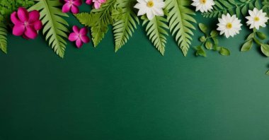 Yeşil arka planda beyaz yaprakların ve çiçeklerin arka planı. Poster, pankart veya duvar kağıdı için kaliteli tasarım.