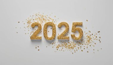 Mutlu yıllar 2025 illüstrasyonları, parlak sayılar ve beyaz arka planda altın parıltılarıyla.