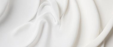 Yumuşak ve süpürücü beyaz kumaş dokusu. Temiz, minimalist tarzda arkaplan fotoğrafları..