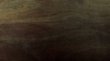 Dokulu ahşap yüzey, koyu kahverengi tonlar. Yumuşak tahıllı kaliteli ahşap desenli fotoğraf. Web sayfası arkaplanı için premimium