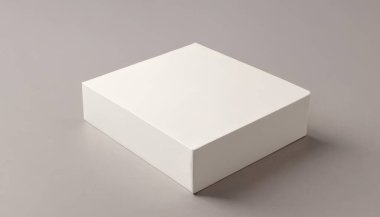 Beyaz bir kutu gri bir yüzeyde, hafif bir gölgesi var. Zarif ve temiz karton kutu ürünü için kaliteli fotoğraf modeli.