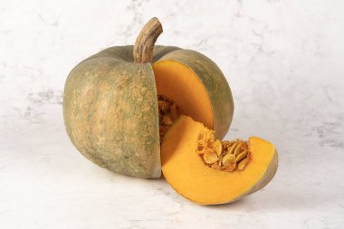 Katedralin manzarası ve Sevilla 'nın kızı