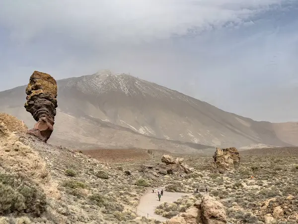 Roque Cinchado ve Teide Dağı 'nın panoramik manzarası Teide Ulusal Parkı, Tenerife, Kanarya Adaları