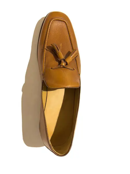 Parlak ışıkta püsküllü deri aylakların üst görüntüsü