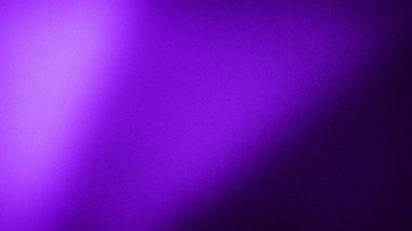 Canlı mor tonlara sahip lüks 4K gradyan arkaplan. Zarif, cesur tasarımlar, duvar kağıtları ve pankartlar yapmak için ideal. Kumlu dokular derinlik ve zenginlik ekler.