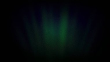 Yumuşak ışık çizgileri ve kumlu dokularla vurgulanmış koyu yeşil ve mavi tonlarıyla soyut bir eğilim gizemli, atmosferik bir arkaplan yaratır.
