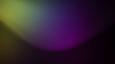 Yeşil, mor ve siyah renklerin yumuşak geçişleriyle pürüzsüz bir eğim, ince kumlu bir dokuya sahip, arka plan, duvar kağıtları ve dijital sanat için mükemmel