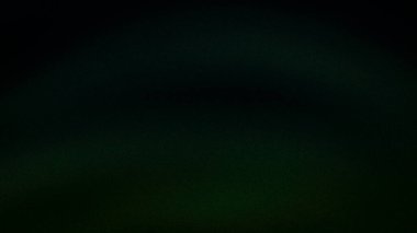 Koyu yeşil tonlara ve ince taneli dokuya sahip, arka plan kullanımı için ideal, dijital tasarım ve modern duvar kağıtlarına sahip koyu, huysuz soyut bir gradyan.