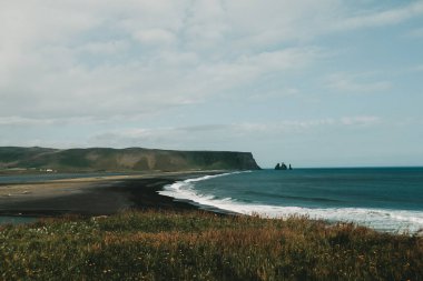 Black Beach İzlanda deniz manzarası - Okyanus manzaralı Kara Taş plajı