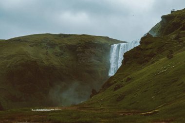 İzlanda 'daki Şelale Manzarası - Skogafoss Şelalesi Seyahat Hedefi