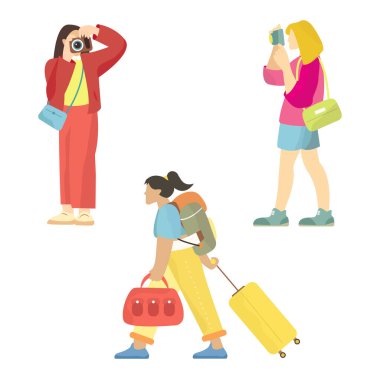 Turist karakterleri. Genç çift aile, sırt çantaları ve çantalar, bavullar ile seyahat eden turistler. Yaz tatili insanlar vektör izole. Yaz turist karakteri, kadın ve erkek İllüstrasyon