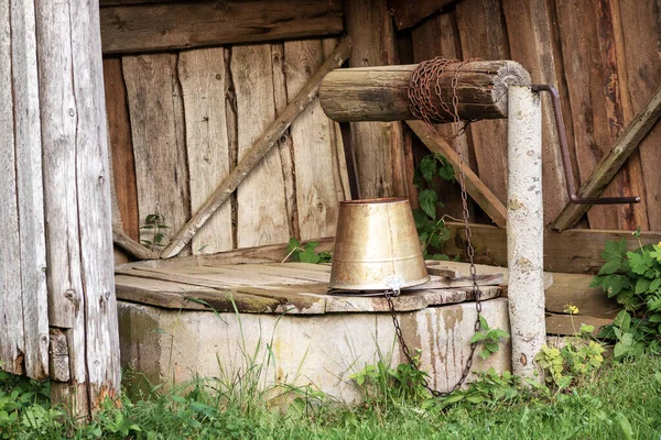 stock image A wooden shed with a wooden lid and a wooden lid.