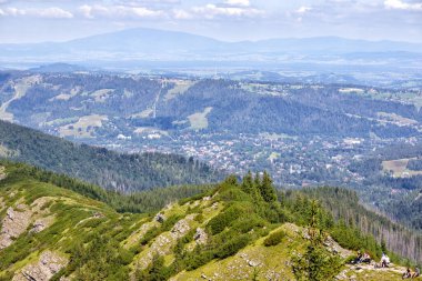 Polonya Tatra dağları ve bulutlarıyla doğal manzara