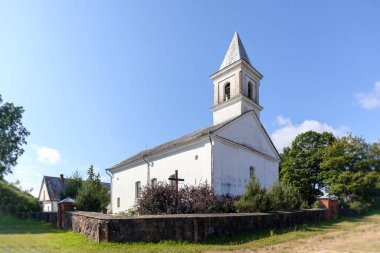 Rushona, Letonya 01.08.2021: Aziz Mikail Katolik Kilisesi, Rushon.