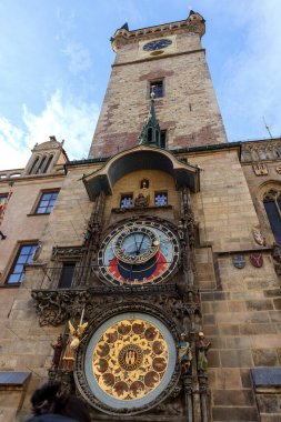 Prag 'ın astronomik saati, Eski Belediye Binası' nın kulesinde..