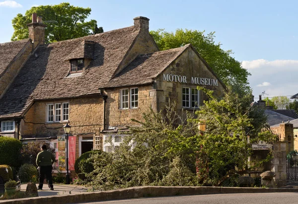 stock image The Cotswold Motoring Museum is a museum in the Cotswolds village of Bourton-on-the-Water, Gloucestershire, England. It features motoring history of the 20th century.