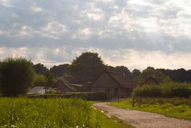 Almanya 'nın kuzeyinde, Hatihabu' nun yeniden inşa edilmiş tarihi Viking kasabası.