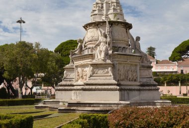 Lizbon 'un Eduardo VII. Parki' ndeki Marki de Pompal anıtı.