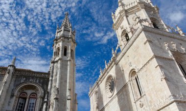 Lizbon 'un Belem semtindeki Jeronimos Manastırı, Portekiz' in sonlarındaki Gotik Manueline mimarisi tarzında yapılmış 1500 'lerin başından kalma şaşırtıcı derecede güzel ve süslü bir binadır..