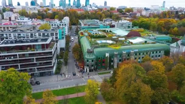 ポーランドのワルシャワにある大学図書館の航空写真 高品質4K映像 — ストック動画