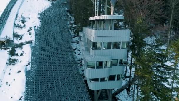 Πύργος Διαιτητών Στο Άλμα Σκι Στο Ζακοπάνε Χειμερινή Εναέρια Θέα — Αρχείο Βίντεο