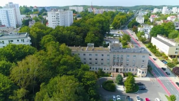 Gdynia Sailors Houseの空中ビュー ポーランドの町の夏の美しい映像 高品質4K映像 — ストック動画