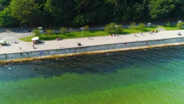 Gdyniaシーサイドブールバードの空中ビュー ポーランドの町の夏の美しい映像 高品質4K映像 — ストック動画