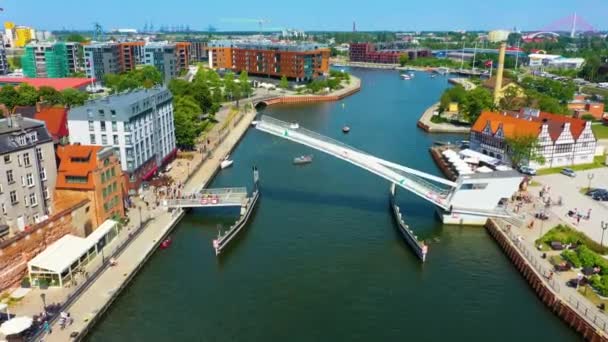 Timelapse Aerial View Draw Footbridge Motawa River Gdansk High Quality — стоковое видео