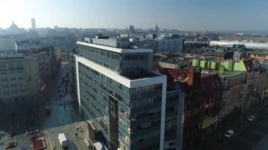 Katowice 'deki pazar meydanının havadan görünüşü. Kasabanın merkezi. Yüksek kalite 4k görüntü