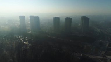 Sis Yıldızı gökdelenlerinde hava görüntüsü. Yüksek kalite 4k görüntü