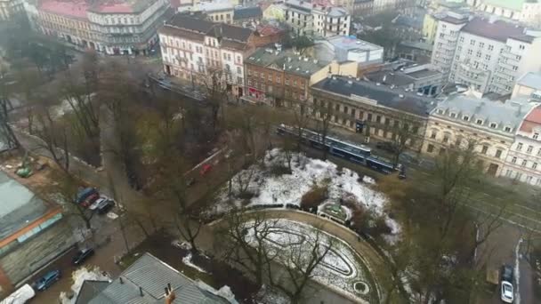 从空中看克拉科夫老城旁的公园里的电车 美丽的波兰形象 高质量的4K镜头 — 图库视频影像