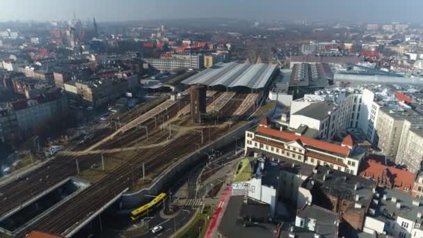 カトヴィツェの鉄道駅 市内中心部の空中ビュー 高品質4K映像 — ストック動画
